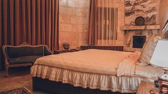 Serenus Cave Suites