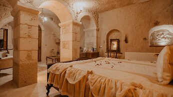 Serenus Cave Suites