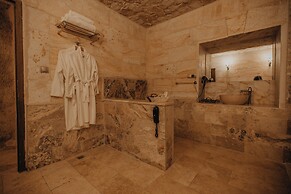 Serenus Cave Suites