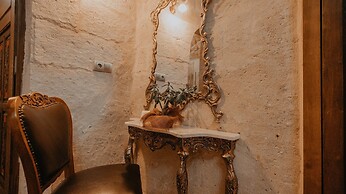 Serenus Cave Suites