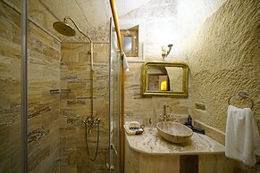 Serenus Cave Suites