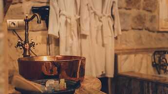 Serenus Cave Suites
