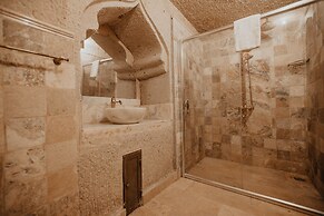 Serenus Cave Suites
