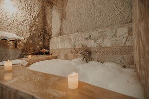 Serenus Cave Suites