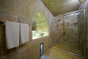 Serenus Cave Suites