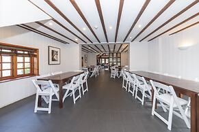 Charming 20-bed Self Contained Dwelling in Hook