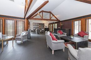 Charming 20-bed Self Contained Dwelling in Hook