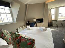 Chapter 1 Hotels