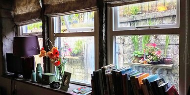 Eclectic Artists Cottage in Bohemian Hebden Bridge