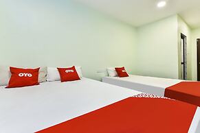 OYO 90445 Th Hotel