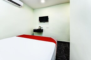 OYO 90445 Th Hotel