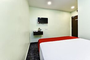 OYO 90445 Th Hotel