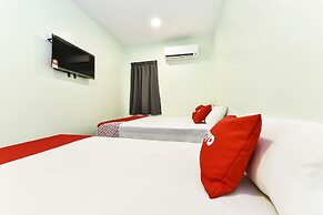 OYO 90445 Th Hotel