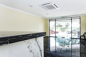 OYO 90445 Th Hotel
