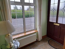 Spacious 6-bed House 10 Minutes From Knock Airport