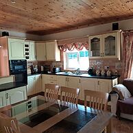 Spacious 6-bed House 10 Minutes From Knock Airport