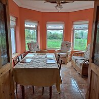 Spacious 6-bed House 10 Minutes From Knock Airport