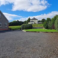 Spacious 6-bed House 10 Minutes From Knock Airport