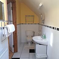 Spacious 6-bed House 10 Minutes From Knock Airport