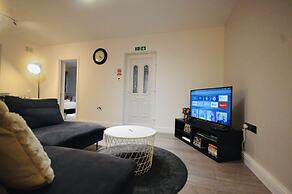 Stunning 3-bed Ground Floor Apartment in Coventry