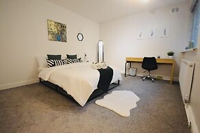 Stunning 3-bed Ground Floor Apartment in Coventry