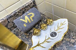 Marco Polo - Deluxe Waterfront Roomy Apt, Perfect for Groups