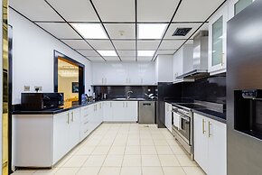 Marco Polo - Deluxe Waterfront Roomy Apt, Perfect for Groups