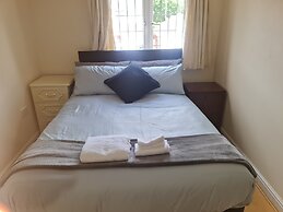 Stunning 4-bed House in Walsall