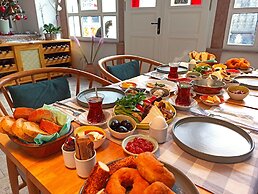 Min Ayvalık (Adults Only +12)