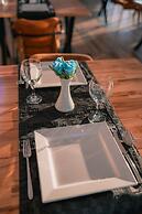 Dolphin Boutique Hotel & Restaurant