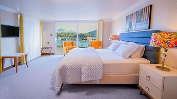 Dolphin Boutique Hotel & Restaurant