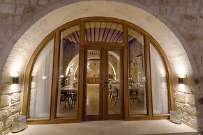 Solem Cave Suites
