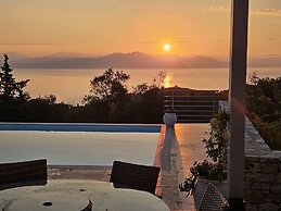 Villasleeps10-garden-freeparking-pool-ac