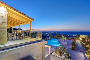 Charming Retro Studio With Shared Pool and View RU