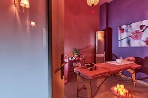 Charming Retro Studio With Shared Pool and View RU