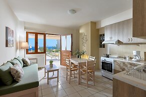 Cozy Pool Front Apartment With sea View Elia RU