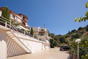 Cozy Pool Front Apartment With sea View Elia RU