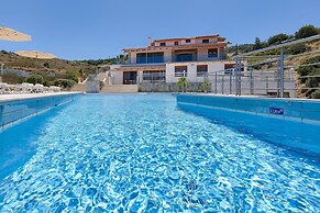 Cozy Pool Front Apartment With sea View Elia RU