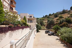 Cozy Pool Front Apartment With sea View Elia RU