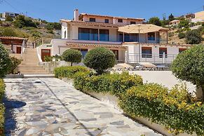 Spacious Villa With Private Jacuzzi Shared Pool and Amazing View RU