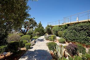 Spacious Villa With Private Jacuzzi Shared Pool and Amazing View RU