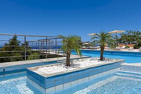 Spacious Villa With Private Jacuzzi Shared Pool and Amazing View RU