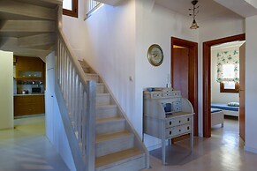 Spacious Villa With Private Jacuzzi Shared Pool and Amazing View RU