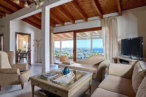 Spacious Villa With Private Jacuzzi Shared Pool and Amazing View RU
