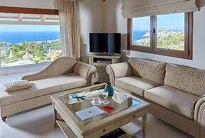 Spacious Villa With Private Jacuzzi Shared Pool and Amazing View RU