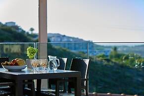 Spacious Villa With Private Jacuzzi Shared Pool and Amazing View RU
