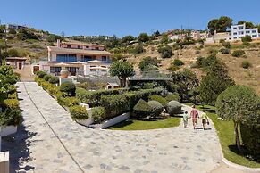 Spacious Villa With Private Jacuzzi Shared Pool and Amazing View RU