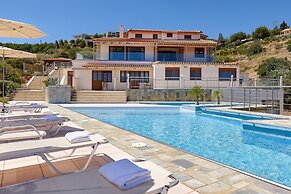 Spacious Villa With Private Jacuzzi Shared Pool and Amazing View RU