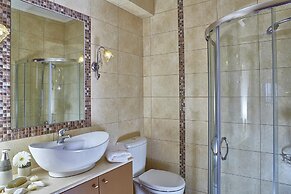 Spacious Villa With Private Jacuzzi Shared Pool and Amazing View RU