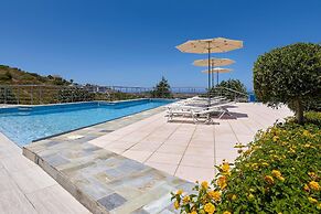 Spacious Villa With Private Jacuzzi Shared Pool and Amazing View RU